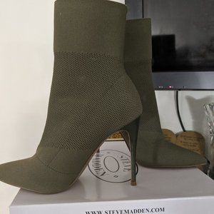 Steve Madden  Olive Boots Size 9